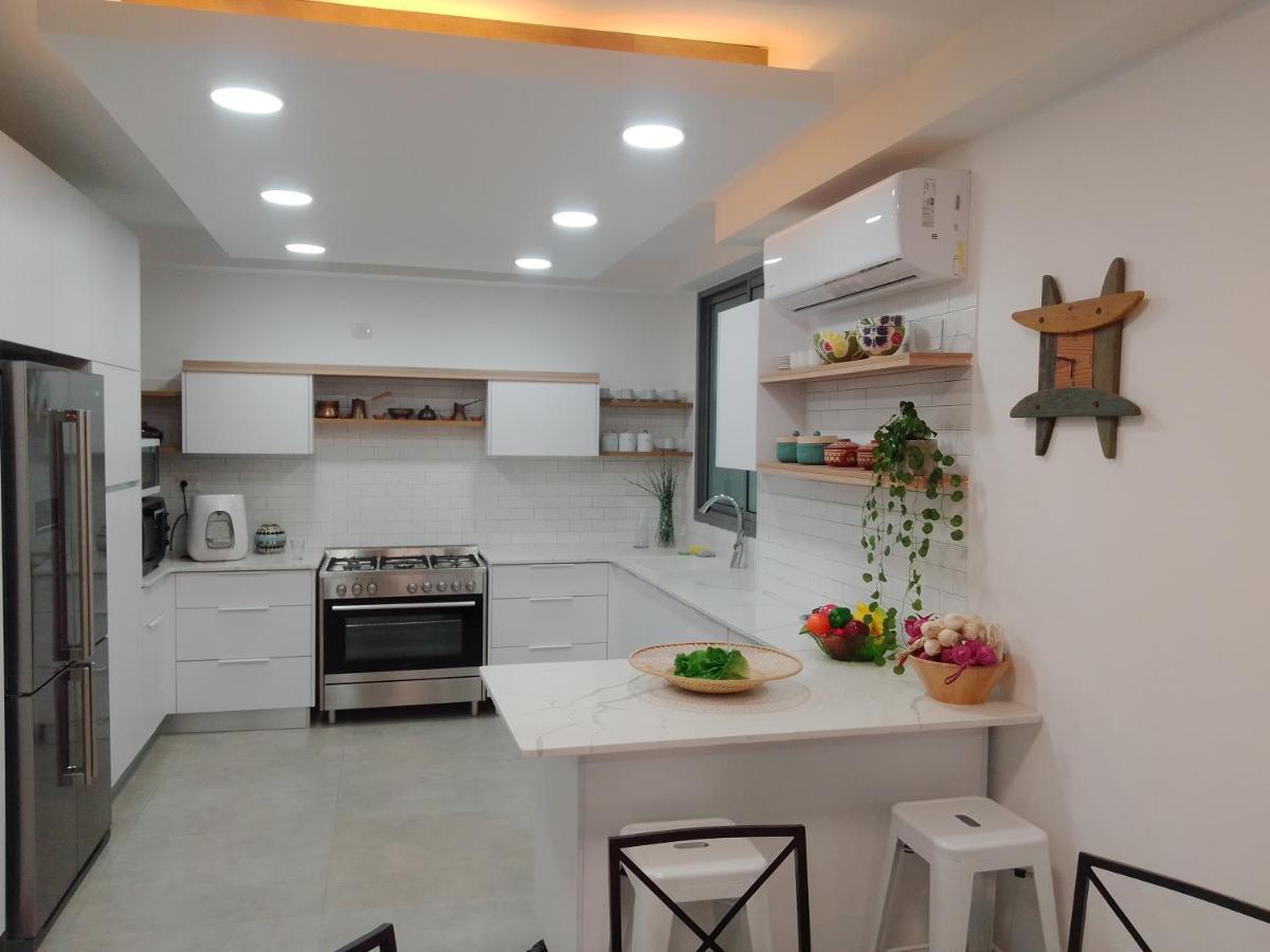 Beautiful Beach Apartment Ашдод Екстериор снимка